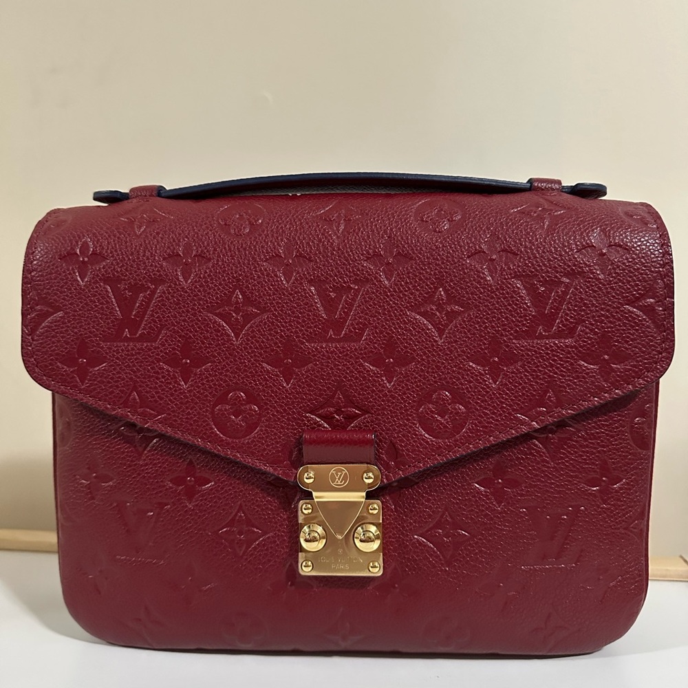 Louis Vuitton Pochette Métis
